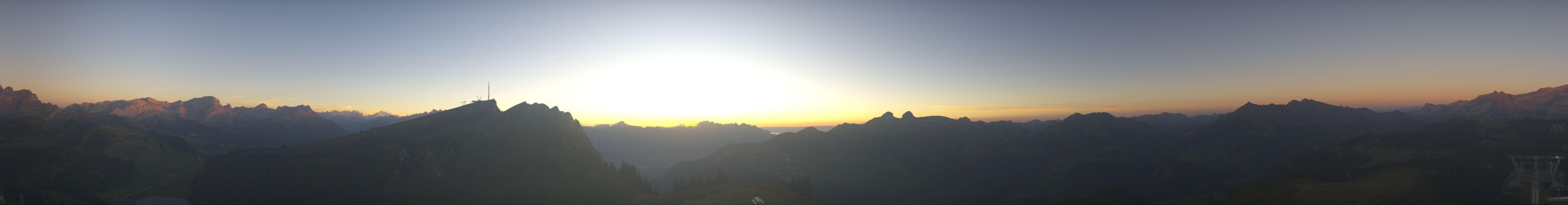 Télé Villars Gryon Diablerets Villars - Petit Chamossaire snow cam captured at 26 September 2026 at 7:25 pm GMT+2