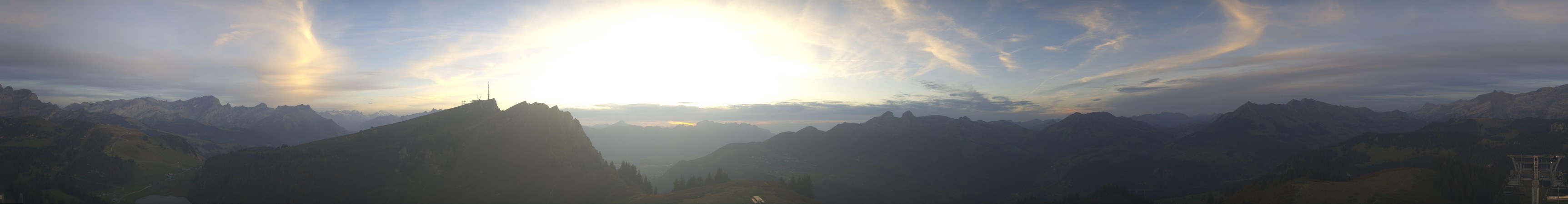 Télé Villars Gryon Diablerets Villars - Petit Chamossaire snow cam captured at 28 September 2026 at 7:28 pm GMT+2
