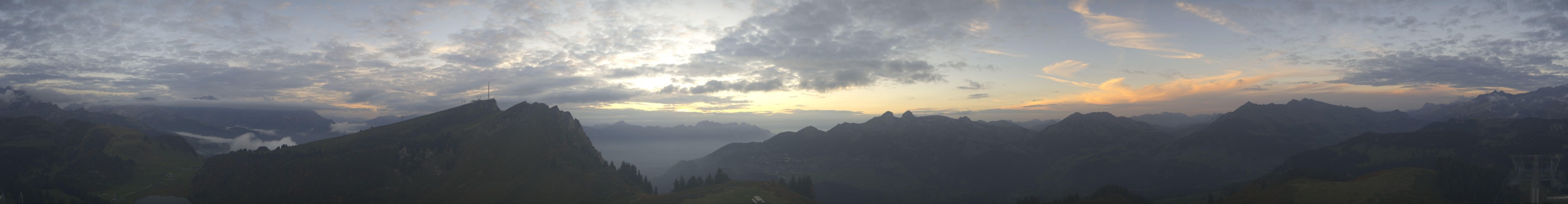 Télé Villars Gryon Diablerets Villars - Petit Chamossaire snow cam captured at 3 October 2026 at 7:10 pm GMT+2