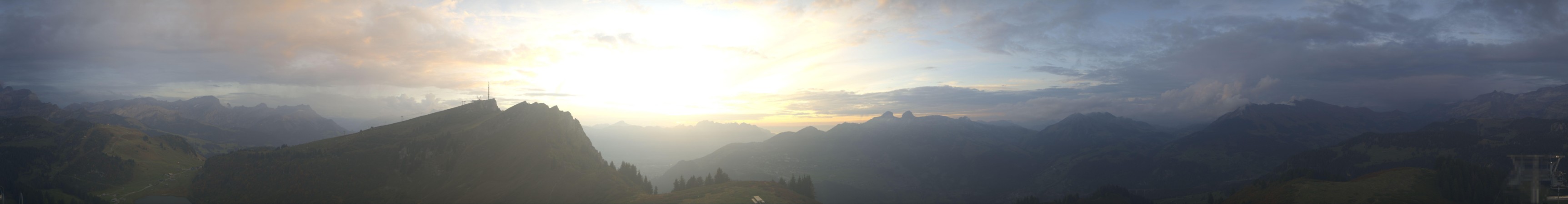 Télé Villars Gryon Diablerets Villars - Petit Chamossaire snow cam captured at 4 October 2026 at 7:14 pm GMT+2