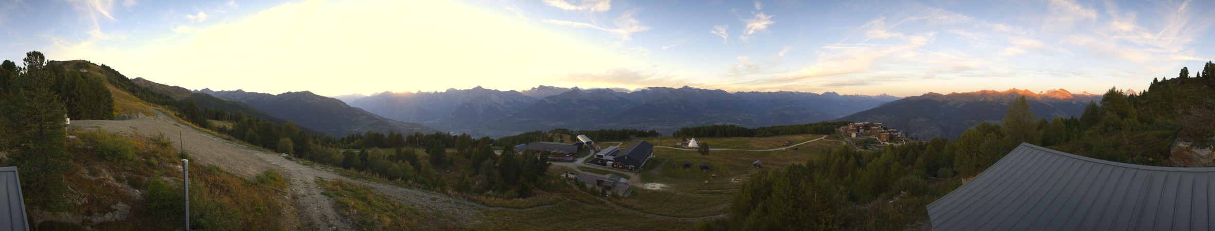 Veysonnaz - NVRM Sommet de la piste de l'Ours - Veysonnaz snow cam captured at 12 September 2026 at 7:49 pm GMT+2