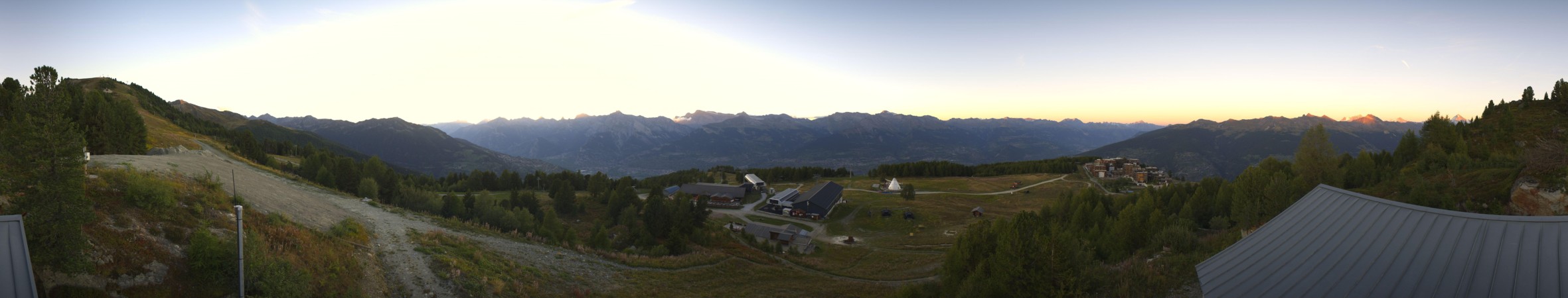 Veysonnaz - NVRM Sommet de la piste de l'Ours - Veysonnaz snow cam captured at 14 September 2026 at 8:00 pm GMT+2
