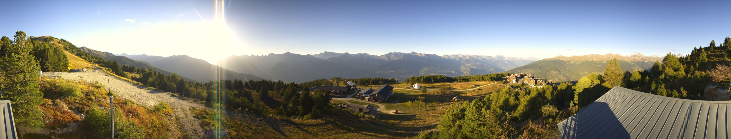 Veysonnaz - NVRM Sommet de la piste de l'Ours - Veysonnaz snow cam captured at 15 September 2026 at 6:44 pm GMT+2