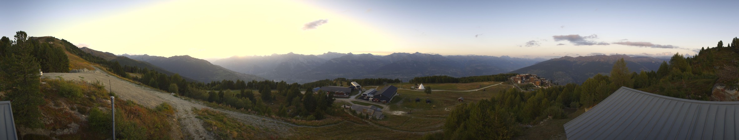 Veysonnaz - NVRM Sommet de la piste de l'Ours - Veysonnaz snow cam captured at 18 September 2026 at 7:43 pm GMT+2