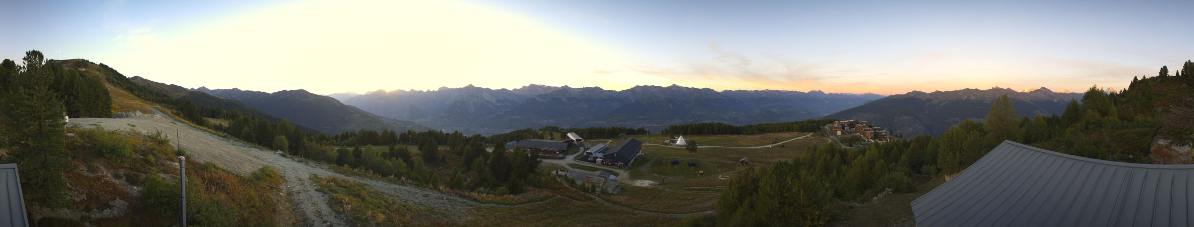 Veysonnaz - NVRM Sommet de la piste de l'Ours - Veysonnaz snow cam captured at 19 September 2026 at 7:49 pm GMT+2