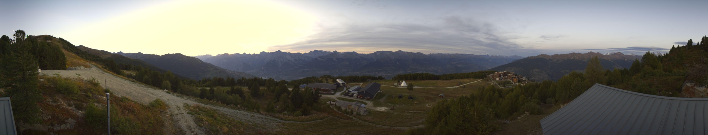 Veysonnaz - NVRM Sommet de la piste de l'Ours - Veysonnaz snow cam captured at 20 September 2026 at 7:50 pm GMT+2