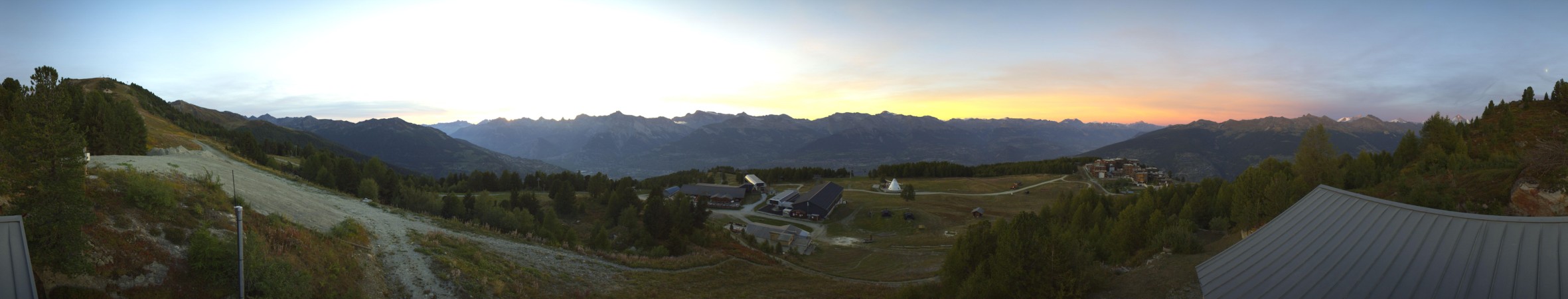 Veysonnaz - NVRM Sommet de la piste de l'Ours - Veysonnaz snow cam captured at 21 September 2026 at 7:42 pm GMT+2