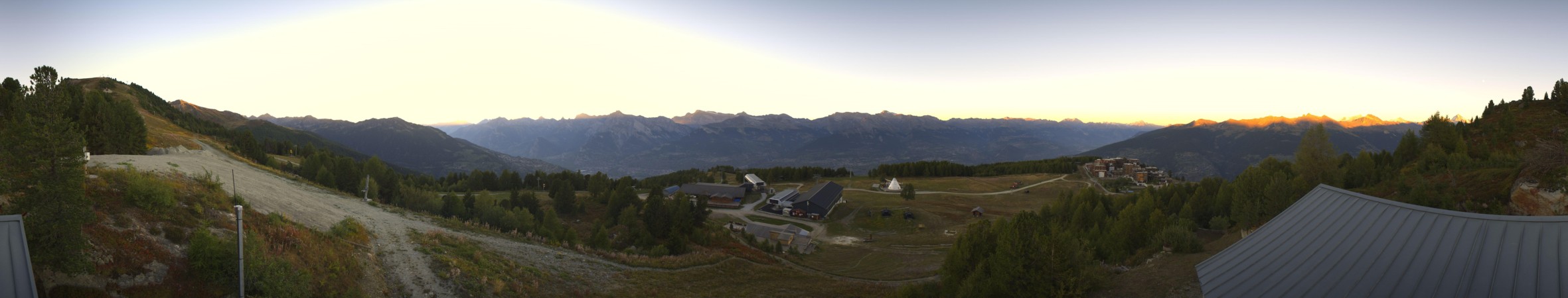 Veysonnaz - NVRM Sommet de la piste de l'Ours - Veysonnaz snow cam captured at 22 September 2026 at 7:37 pm GMT+2