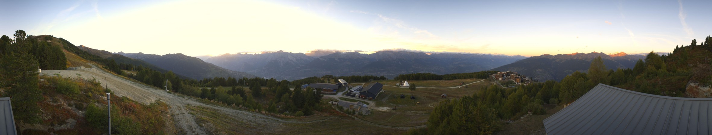 Veysonnaz - NVRM Sommet de la piste de l'Ours - Veysonnaz snow cam captured at 23 September 2026 at 7:38 pm GMT+2