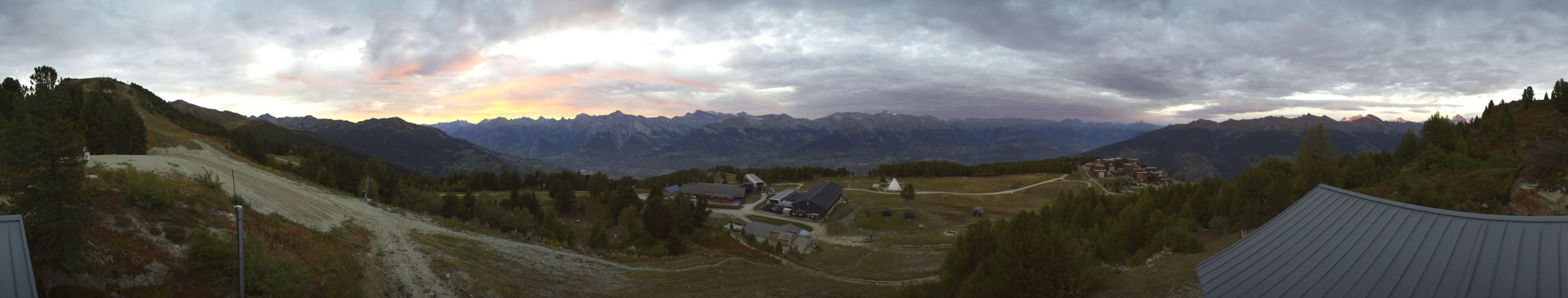 Veysonnaz - NVRM Sommet de la piste de l'Ours - Veysonnaz snow cam captured at 24 September 2026 at 7:33 pm GMT+2
