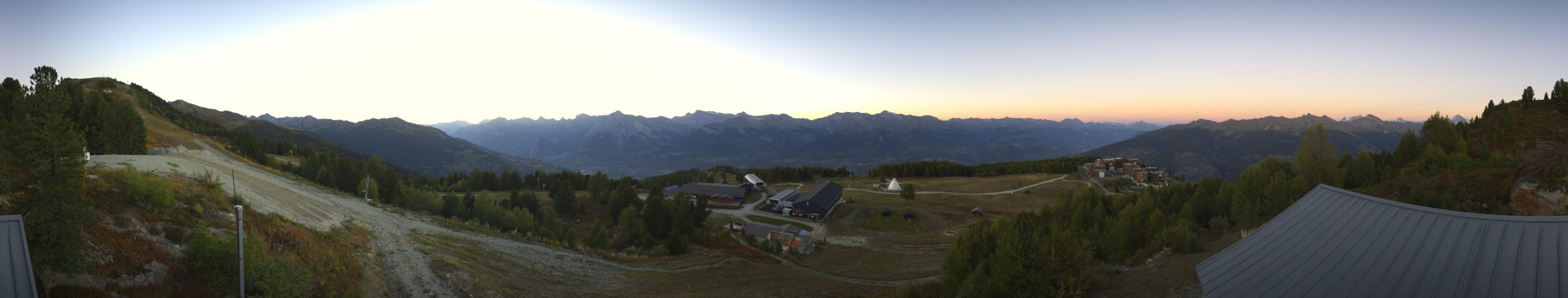 Veysonnaz - NVRM Sommet de la piste de l'Ours - Veysonnaz snow cam captured at 26 September 2026 at 7:37 pm GMT+2