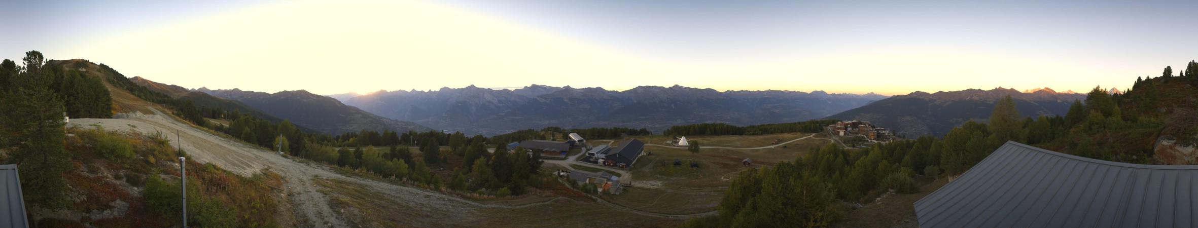 Veysonnaz - NVRM Sommet de la piste de l'Ours - Veysonnaz snow cam captured at 27 September 2026 at 7:25 pm GMT+2