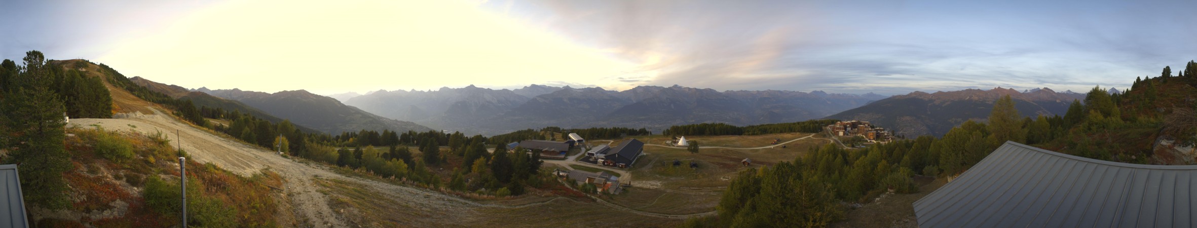 Veysonnaz - NVRM Sommet de la piste de l'Ours - Veysonnaz snow cam captured at 28 September 2026 at 7:29 pm GMT+2