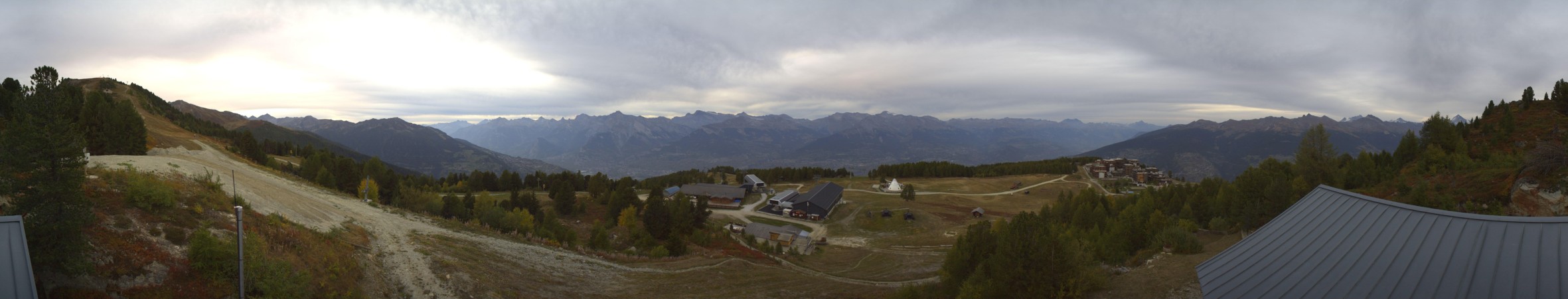 Veysonnaz - NVRM Sommet de la piste de l'Ours - Veysonnaz snow cam captured at 29 September 2026 at 7:46 pm GMT+2