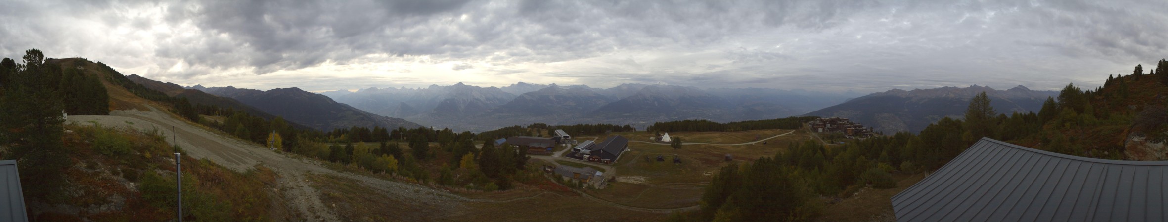 Veysonnaz - NVRM Sommet de la piste de l'Ours - Veysonnaz snow cam captured at 30 September 2026 at 7:28 pm GMT+2