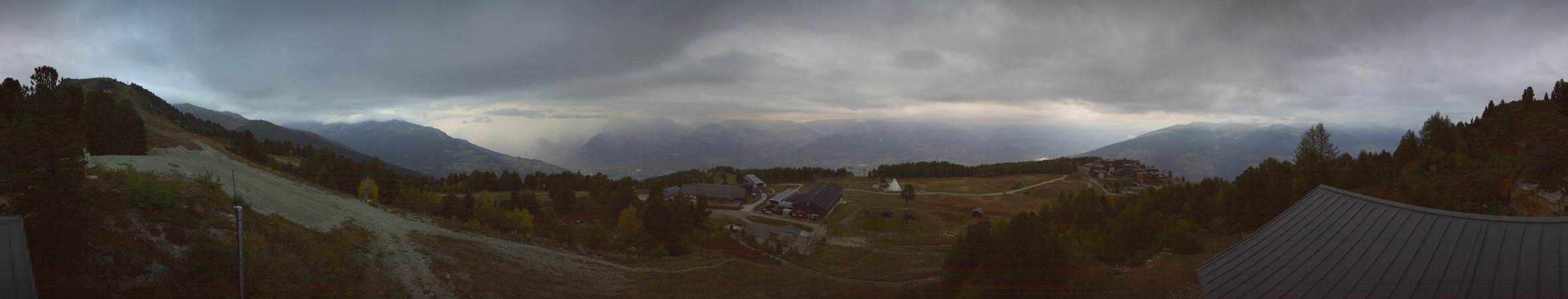 Veysonnaz - NVRM Sommet de la piste de l'Ours - Veysonnaz snow cam captured at 1 October 2026 at 7:34 pm GMT+2
