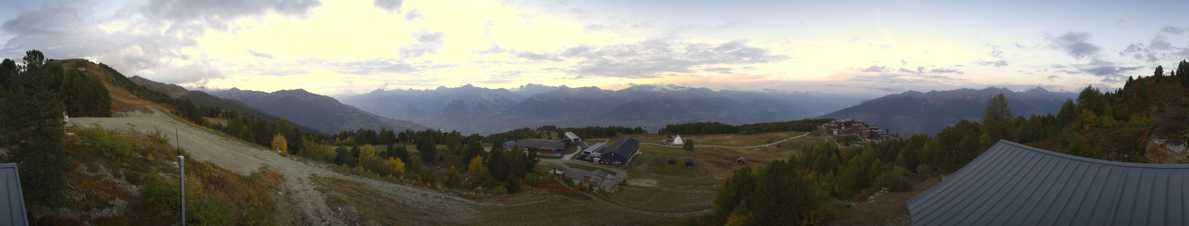 Veysonnaz - NVRM Sommet de la piste de l'Ours - Veysonnaz snow cam captured at 3 October 2026 at 7:11 pm GMT+2