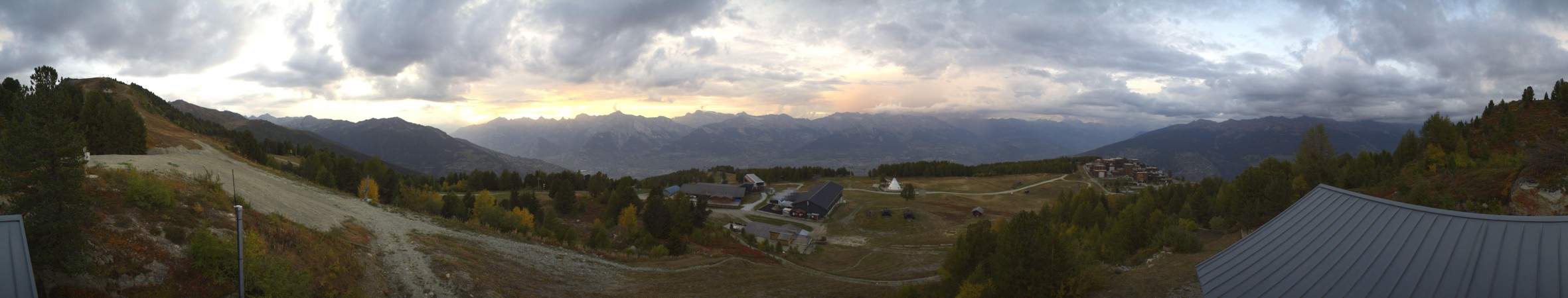 Veysonnaz - NVRM Sommet de la piste de l'Ours - Veysonnaz snow cam captured at 4 October 2026 at 7:17 pm GMT+2