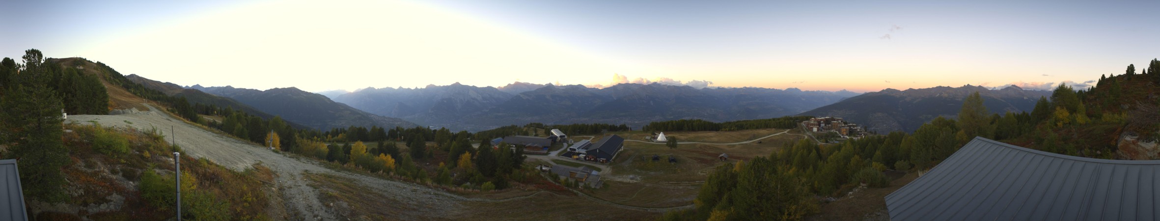 Veysonnaz - NVRM Sommet de la piste de l'Ours - Veysonnaz snow cam captured at 5 October 2026 at 7:18 pm GMT+2