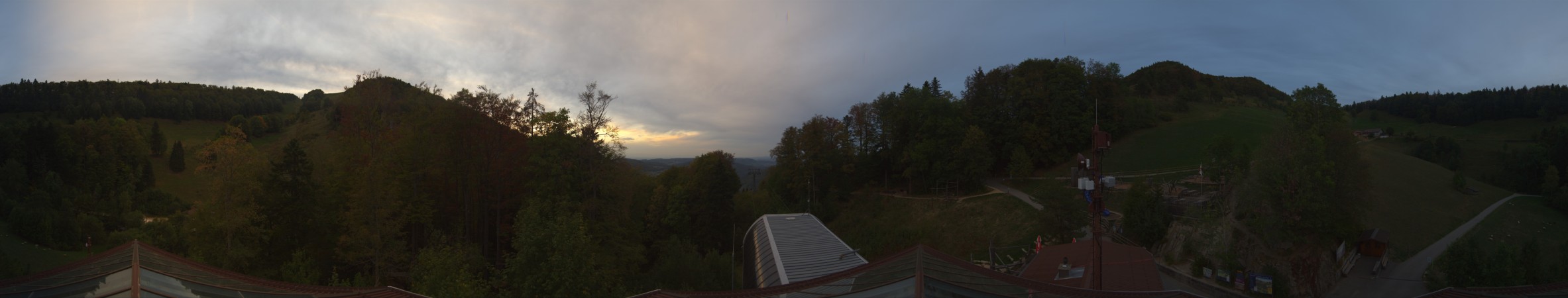 Wasserfallen Bahn Wasserfallen - Bergstation snow cam captured at 28 September 2026 at 7:29 pm GMT+2