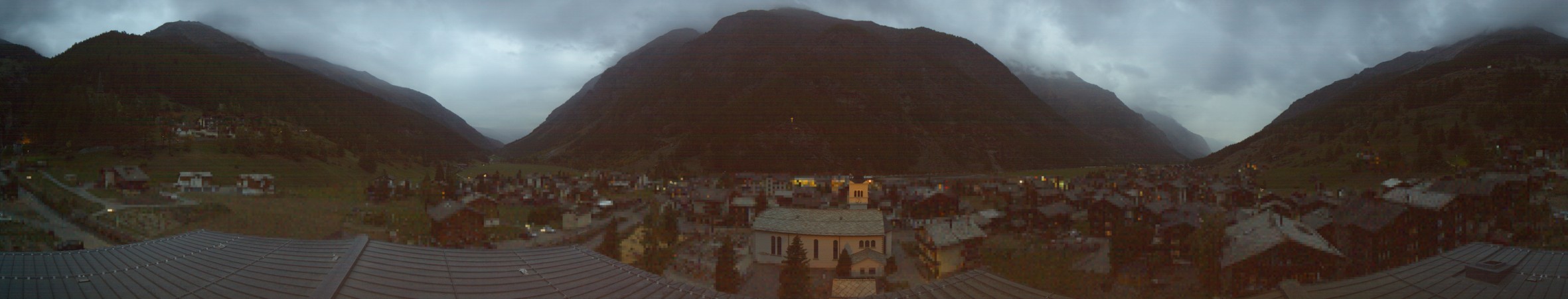 Zermatt Tourismus Täsch Dorf snow cam captured at 1 October 2026 at 7:15 pm GMT+2