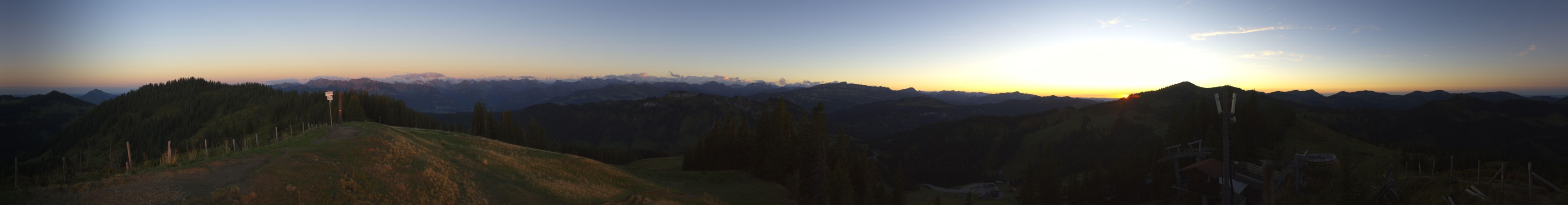 Grasgehren Skiparadies Grasgehren - Bolgengrat snow cam captured at 14 September 2026 at 7:52 pm GMT+2