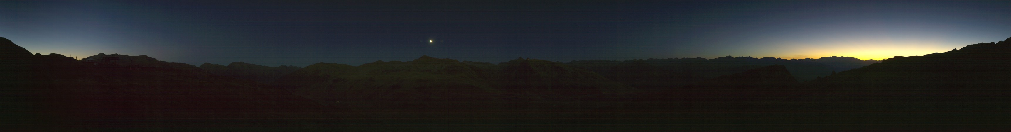 Baqueira Blanhiblar snow cam captured at 25 September 2026 at 8:28 pm GMT+2