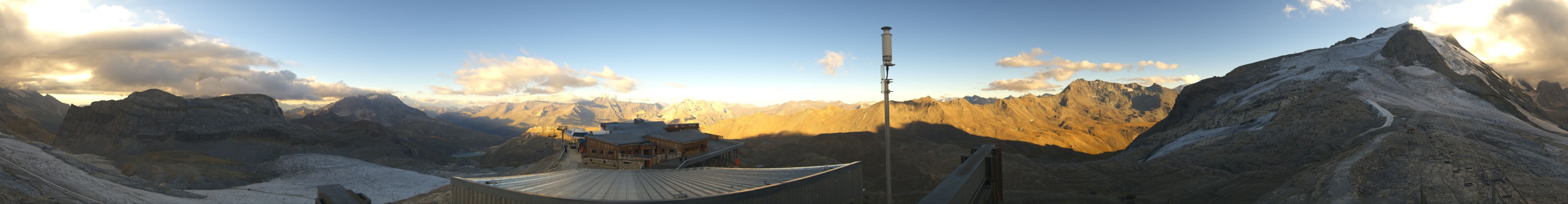Tignes Grande Motte snow cam captured at 15 September 2026 at 6:43 pm GMT+2