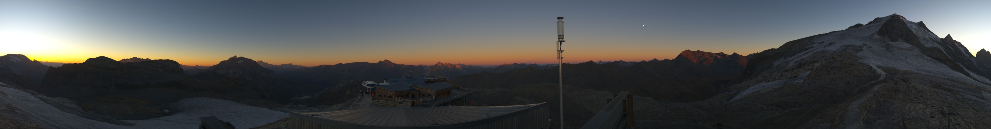 Tignes Grande Motte snow cam captured at 22 September 2026 at 7:50 pm GMT+2