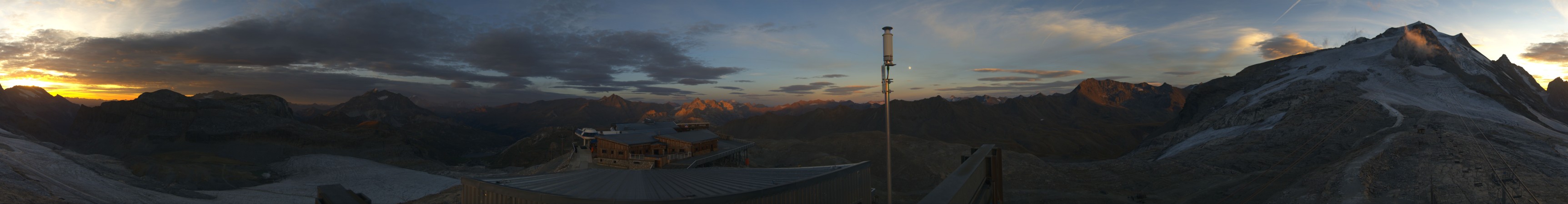 Tignes Grande Motte snow cam captured at 24 September 2026 at 7:32 pm GMT+2