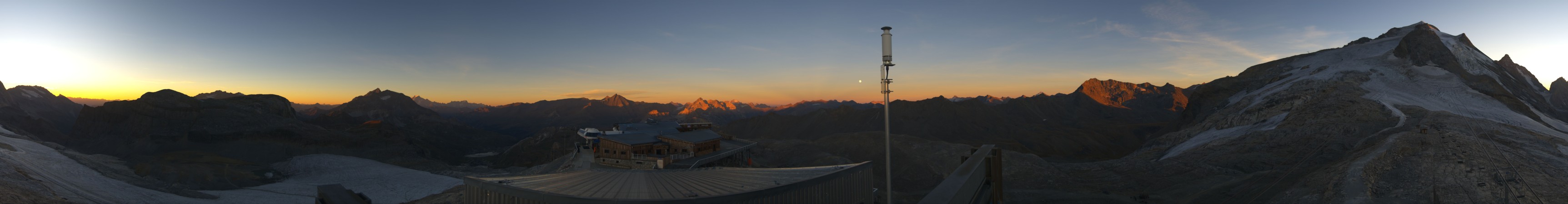 Tignes Grande Motte snow cam captured at 25 September 2026 at 7:45 pm GMT+2
