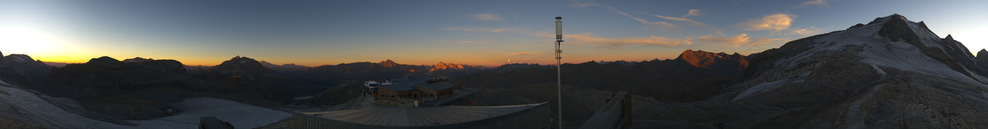 Tignes Grande Motte snow cam captured at 26 September 2026 at 7:46 pm GMT+2