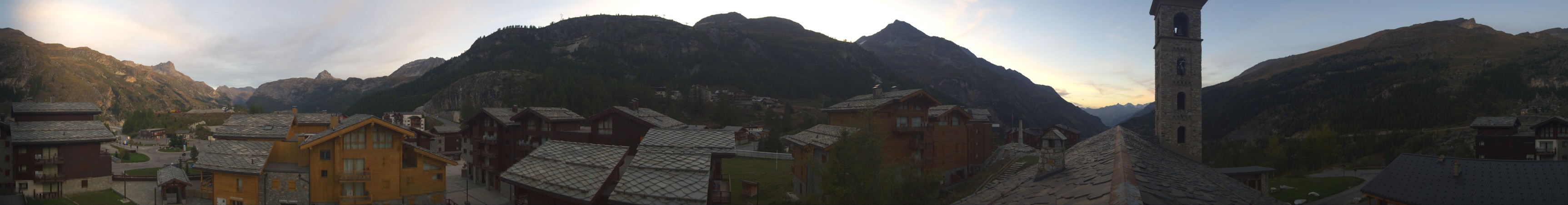 Tignes Les Boisses - 1800 snow cam captured at 28 September 2026 at 7:28 pm GMT+2