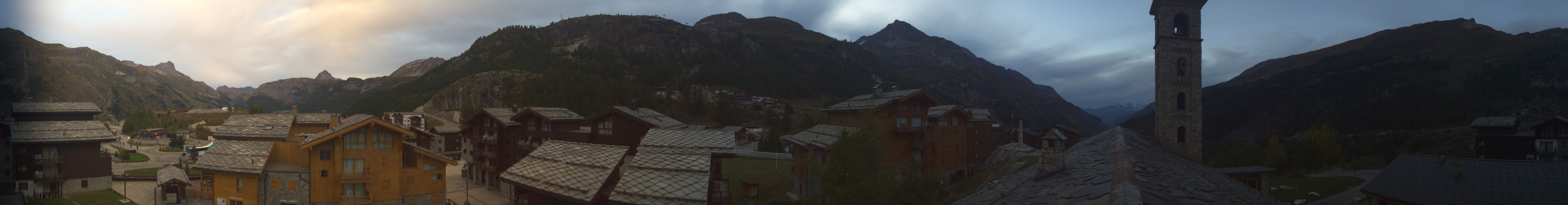 Tignes Les Boisses - 1800 snow cam captured at 29 September 2026 at 7:38 pm GMT+2