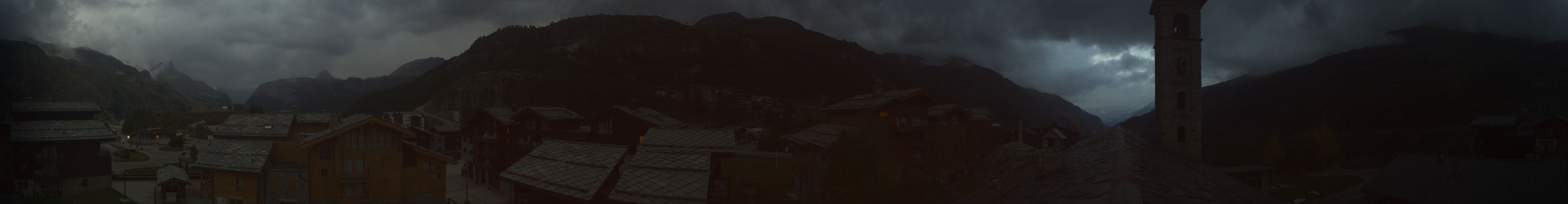 Tignes Les Boisses - 1800 snow cam captured at 2 October 2026 at 7:20 pm GMT+2