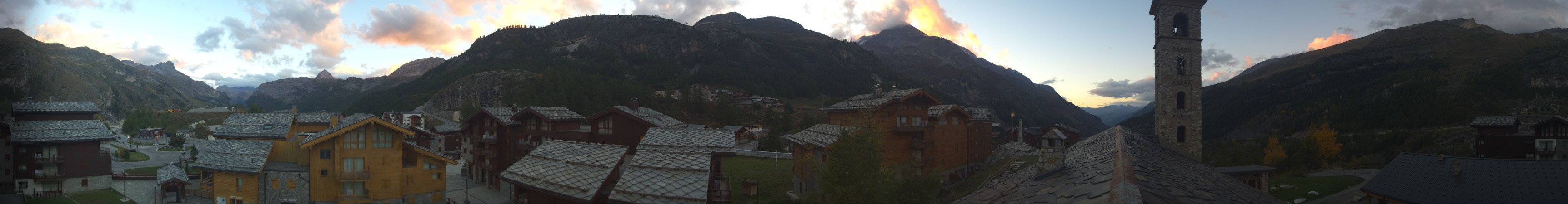 Tignes Les Boisses - 1800 snow cam captured at 5 October 2026 at 7:27 pm GMT+2