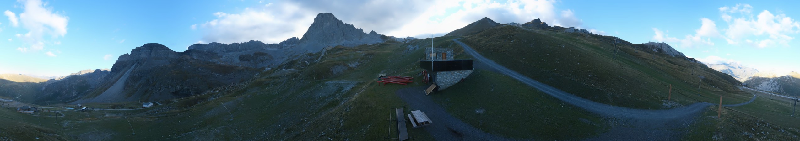 Tignes Snowpark snow cam captured at 15 September 2026 at 6:43 pm GMT+2