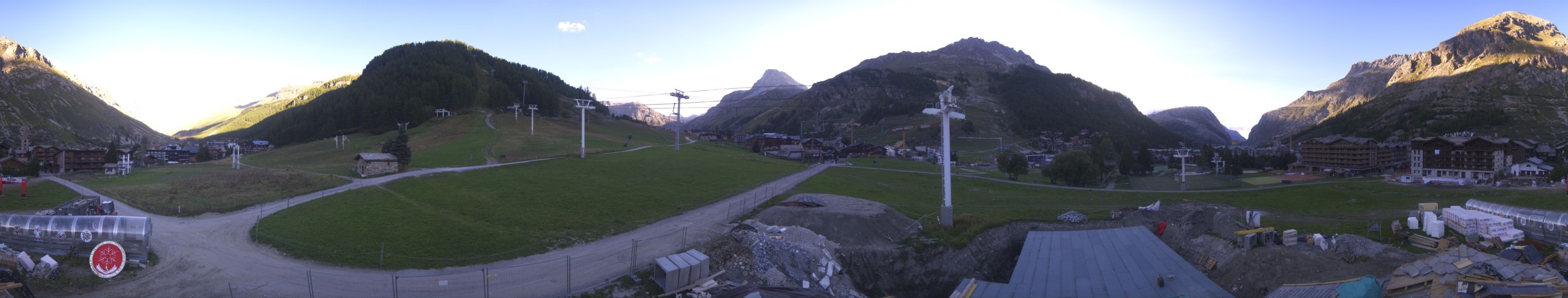 Val d'Isère Front de neige snow cam captured at 15 September 2026 at 6:44 pm GMT+2