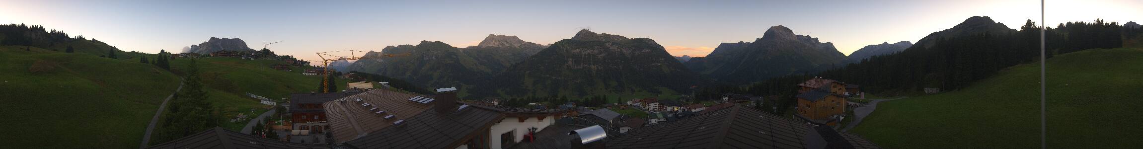 Lech am Arlberg Hotel Goldener Berg Oberlech snow cam captured at 11 September 2026 at 7:52 pm GMT+2