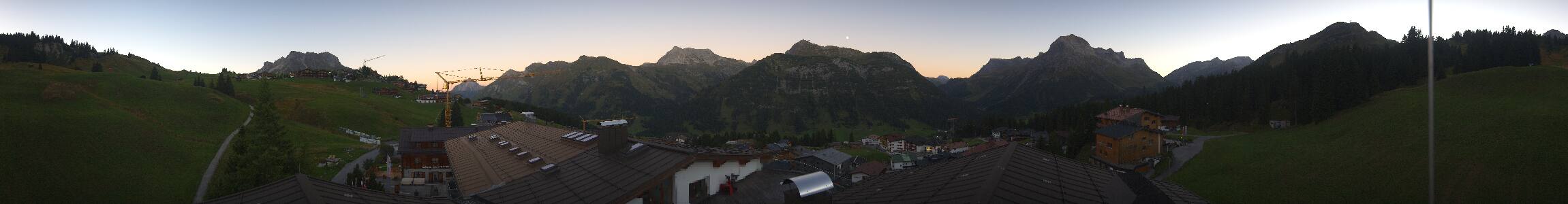 Lech am Arlberg Hotel Goldener Berg Oberlech snow cam captured at 22 September 2026 at 7:32 pm GMT+2