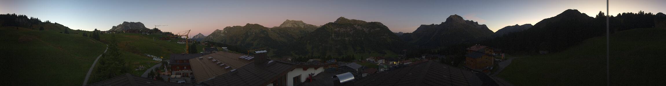 Lech am Arlberg Hotel Goldener Berg Oberlech snow cam captured at 25 September 2026 at 7:30 pm GMT+2
