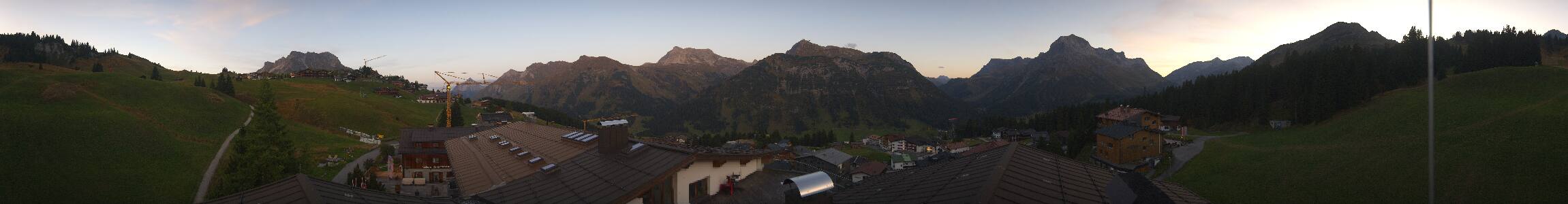 Lech am Arlberg Hotel Goldener Berg Oberlech snow cam captured at 30 September 2026 at 7:06 pm GMT+2
