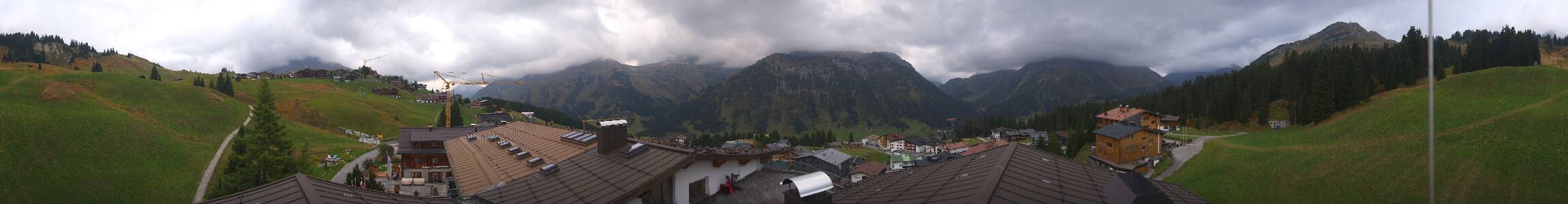Lech am Arlberg Hotel Goldener Berg Oberlech snow cam captured at 1 October 2026 at 7:02 pm GMT+2