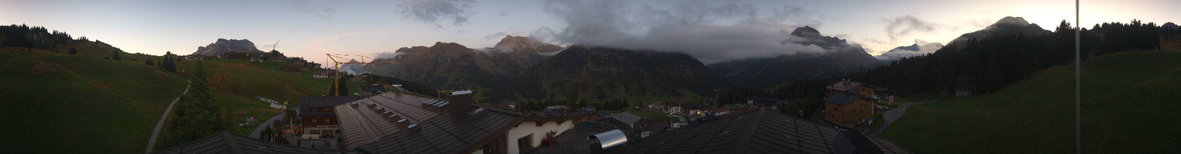 Lech am Arlberg Hotel Goldener Berg Oberlech snow cam captured at 2 October 2026 at 7:19 pm GMT+2