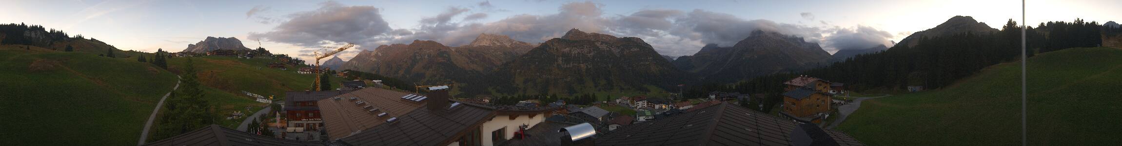 Lech am Arlberg Hotel Goldener Berg Oberlech snow cam captured at 4 October 2026 at 7:05 pm GMT+2