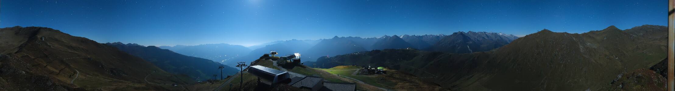 Mayrhofen im Zillertal Schafkopf snow cam captured at 30 September 2026 at 11:47 pm GMT+2