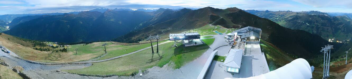 Saalbach-Hinterglemm Schattberg Ost snow cam captured at 23 September 2026 at 11:52 pm GMT+2
