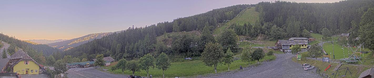 Salzstiegl Moasterhaus snow cam captured at 15 September 2026 at 6:19 pm GMT+2