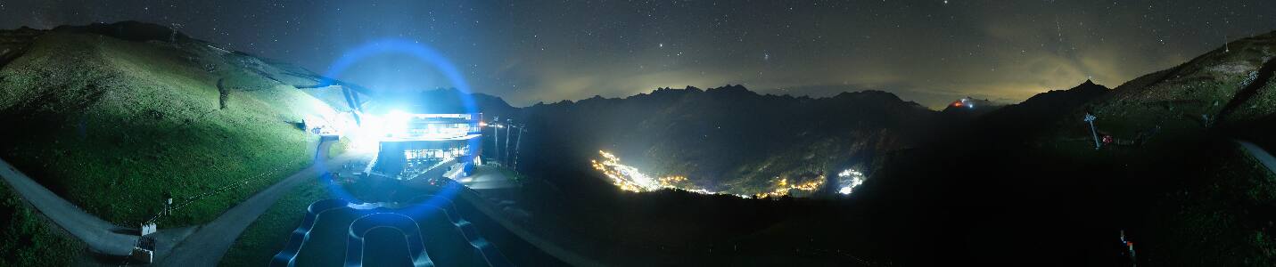 Sölden Gaislachkogelbahn Mittelstation snow cam captured at 12 September 2026 at 11:40 pm GMT+2