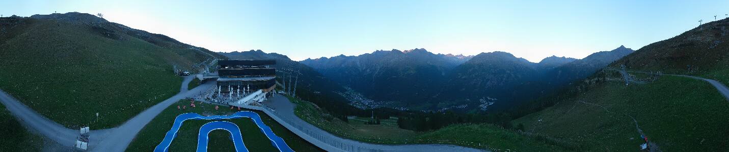 Sölden Gaislachkogelbahn Mittelstation snow cam captured at 15 September 2026 at 7:26 pm GMT+2